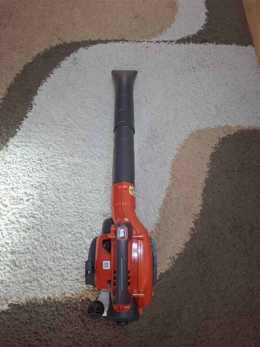 Suflanta frunze Husqvarna.