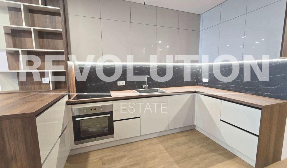 Четиристаен апартамент в района на м-т Ален мак!