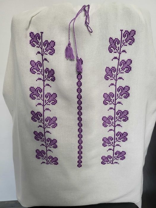 Ie tradiționala cusuta  100% manual