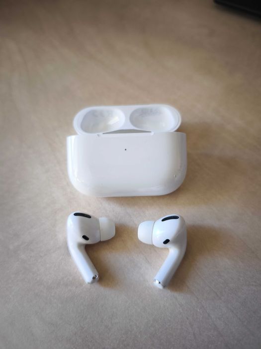 Apple AirPods Pro MWP22ZM/A с кейс за безжично зареждане - оригинални