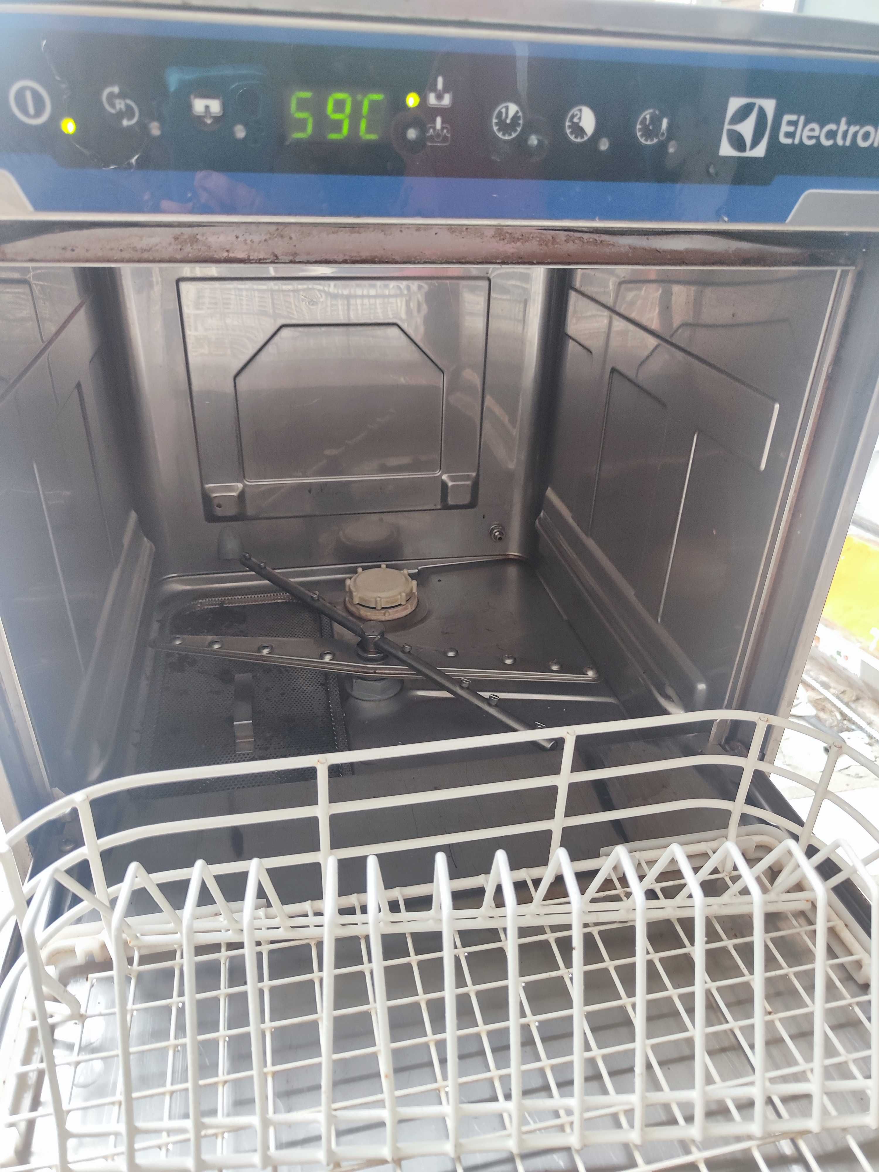 Професионална чашомиална ELECTROLUX