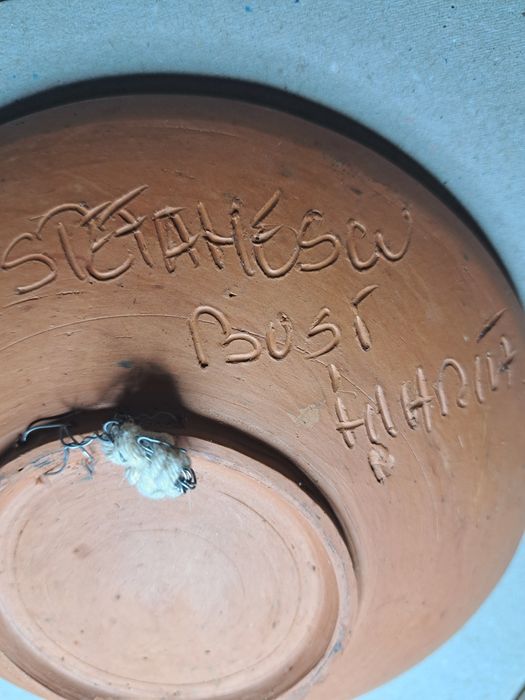 Vase din ceramică, din România.