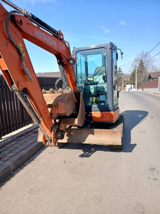 Închiriez excavator și man de 7.5