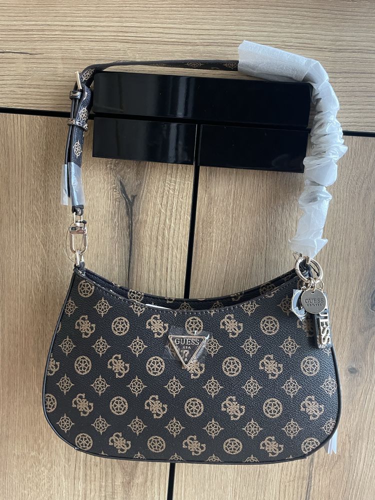 Guess чанти Нови Оригинални