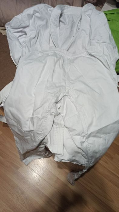 Vând ghimonou  nou doar incercat marimea S , 180 cm