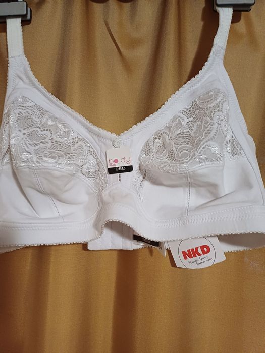 Sutiene noi 95 B,albe