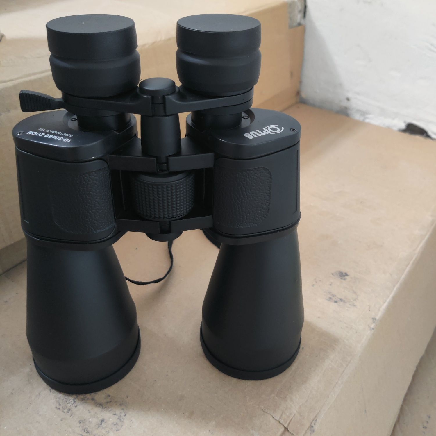 Бинокъл OPTUS 10-30x60 ZOOM 52 м АТ10х