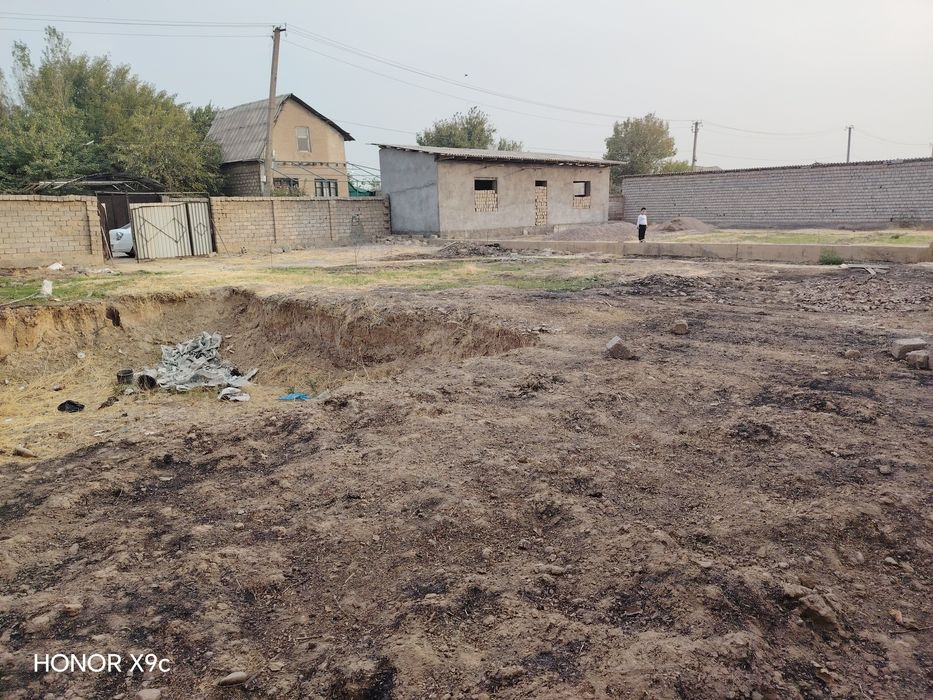 Dacha sotiladi 12 so'th piskent Akmal Ikromovda 15 000 $