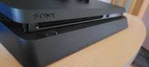 Playstation 4 Slim 1000 GB plus 3 jocuri