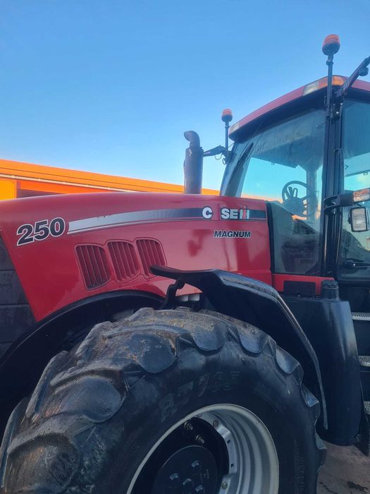 Tractor Magnum 250