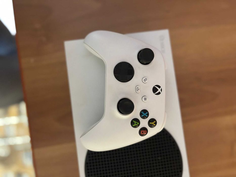 Xbox Series S + Controler , ideal cadou pentru un copil sau o familie