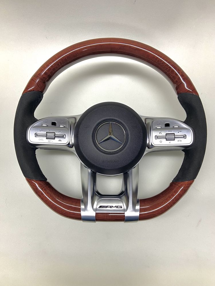 Crocodile steering wheel