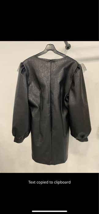 Rochie de piele si guler brodat