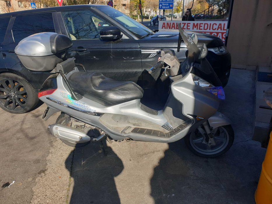 !! Piaggio X8 2004!! are rulaj  12950 pe Board