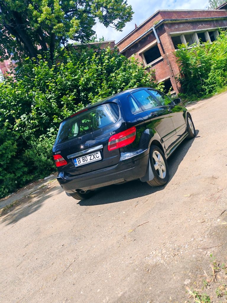 Mercedes B200 Avantgarde (clima, trapă panoramică, consum  mic)