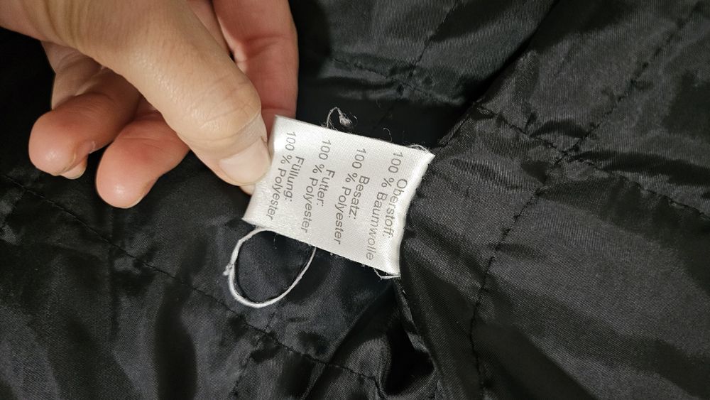 Geaca neagra cu blană la guler XXL 124 cm bust