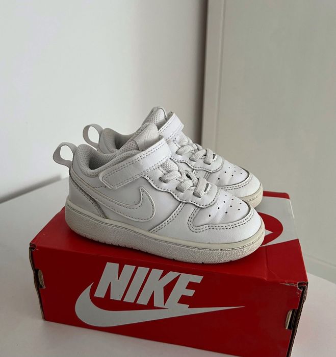 Обувки NIKE номер 23.5