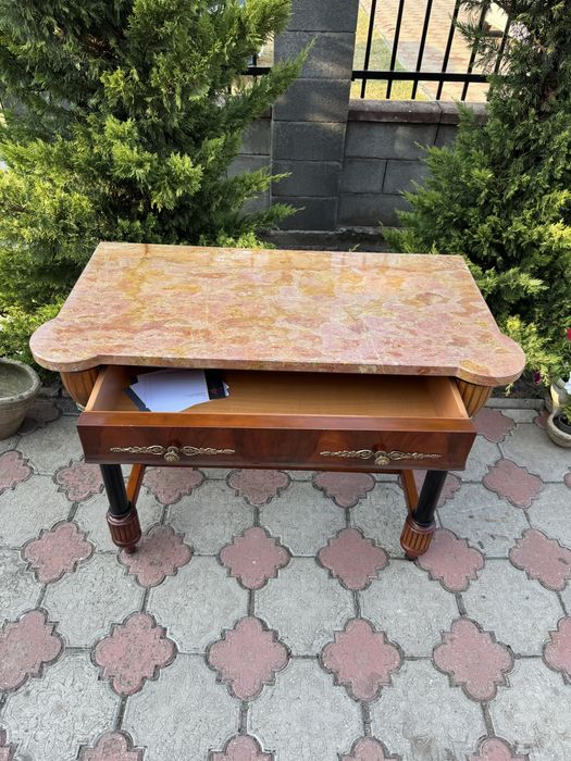 Comodă - masa de scris din lemn masiv, cu blat marmură