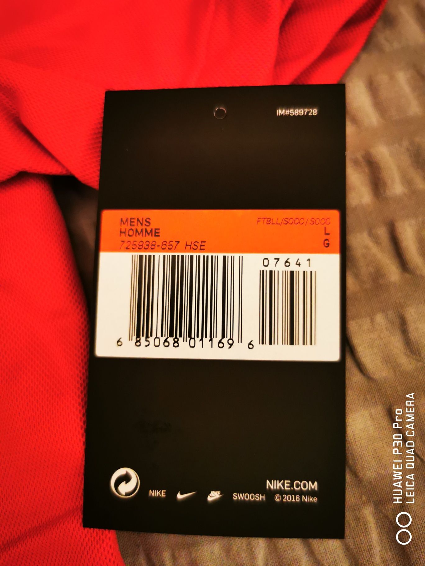 Фланелка на Найки(Nike), размер L, чисто нова и с етикет!