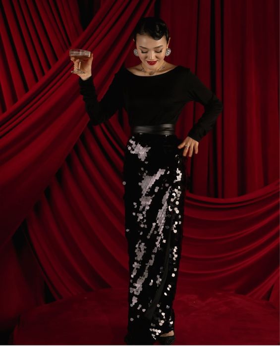 Юбка из пайеток черным цвете