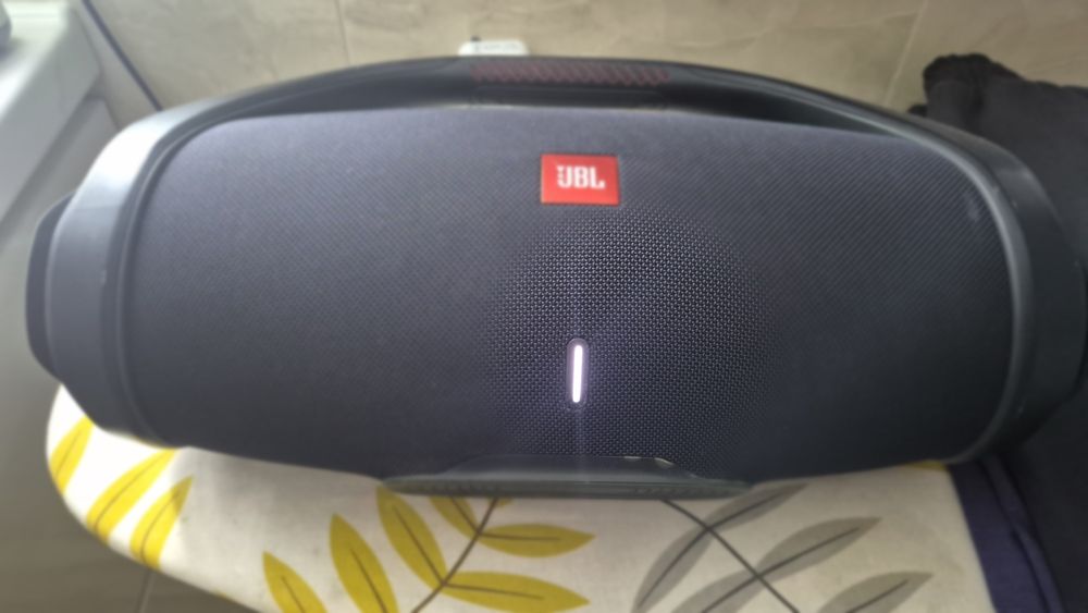 Продам JBL BOOMBOX 2, в отличном состоянии.