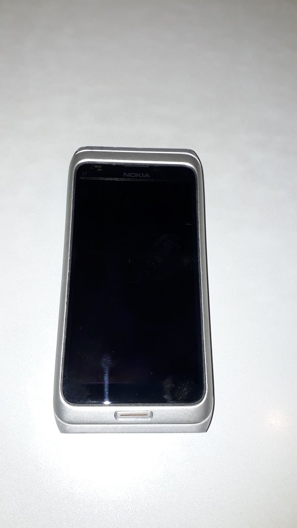 Продам  Nokia E7