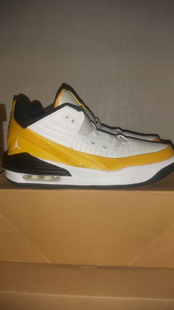 Nike Air Jordan Max Aura 5 - Номер 37.5