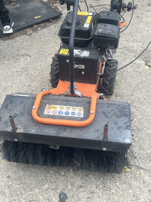 Mătură  pe benzină de Cross Tools
