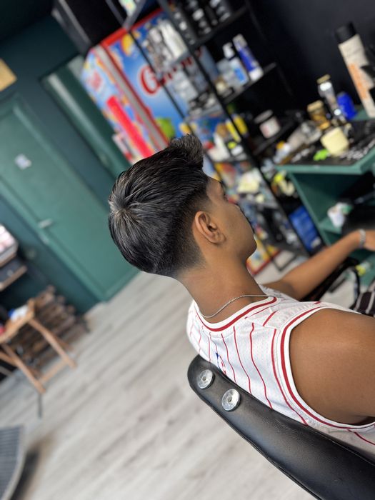 Hairstylist / Frizerul Tau Personal. Nr in descriere!