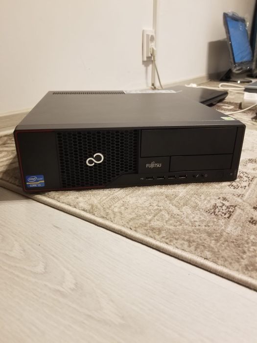 PC Fujitsu i3/32 GB RAM/SSD 240 GB
