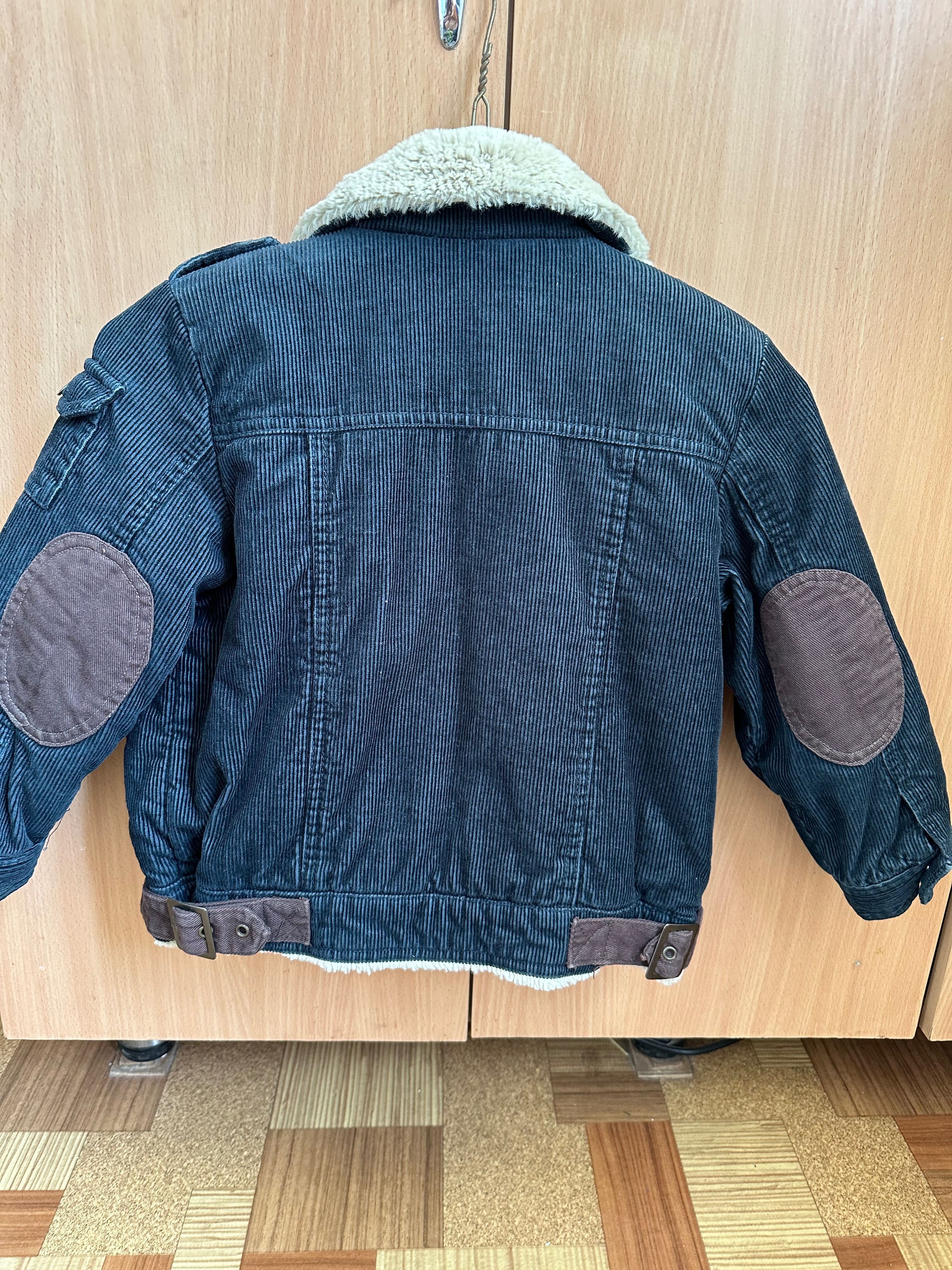 Курточка стеганная теплая на мальчика 4-5 лет
