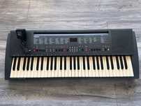 Синтезатор,пиано YAMAHA PSR-300