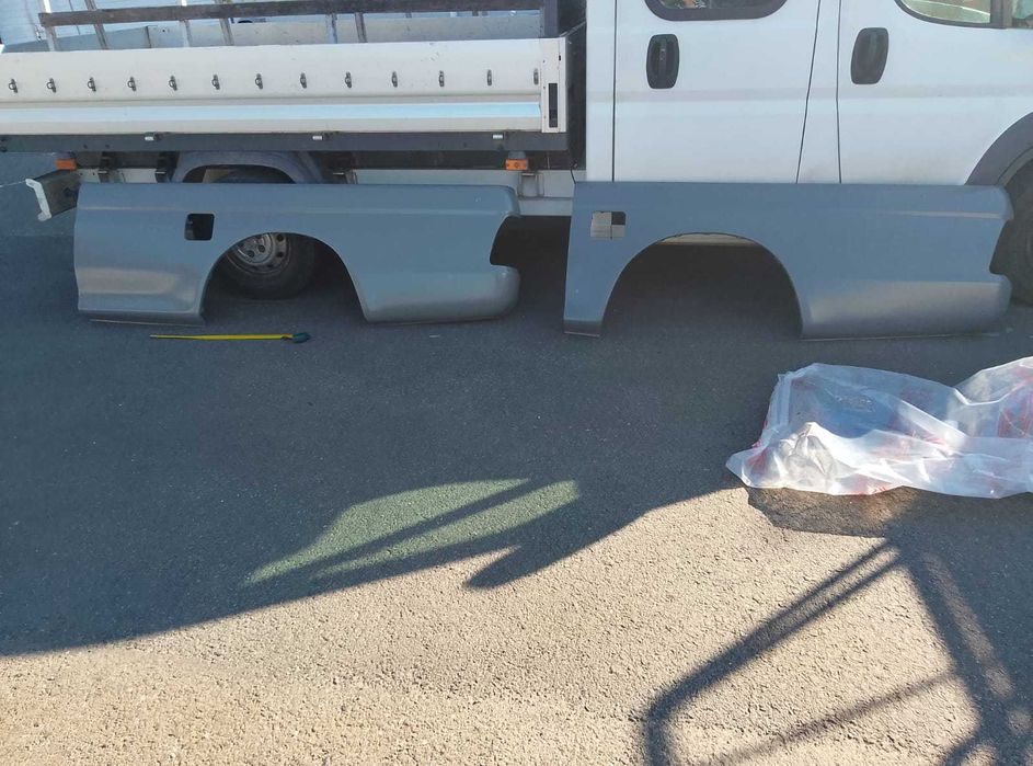 Aripa l 200 l2oo mitsubishi  hayon spate stanga sau dreapta piese l200