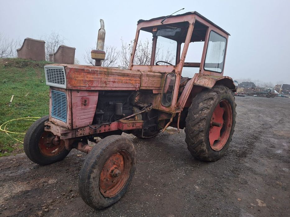 Tractor Universal 650