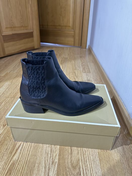 Продам ботинки Michael Kors
