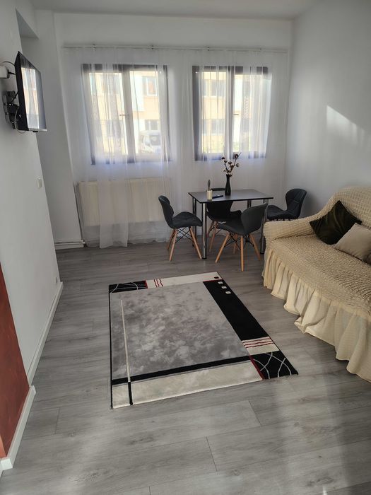 Apartament cochet de închiriat