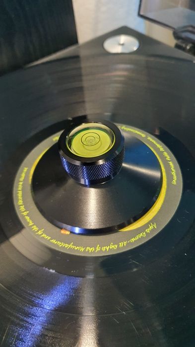 Алюминевый стабилизатор для виниловых пластинок  с уровнем !