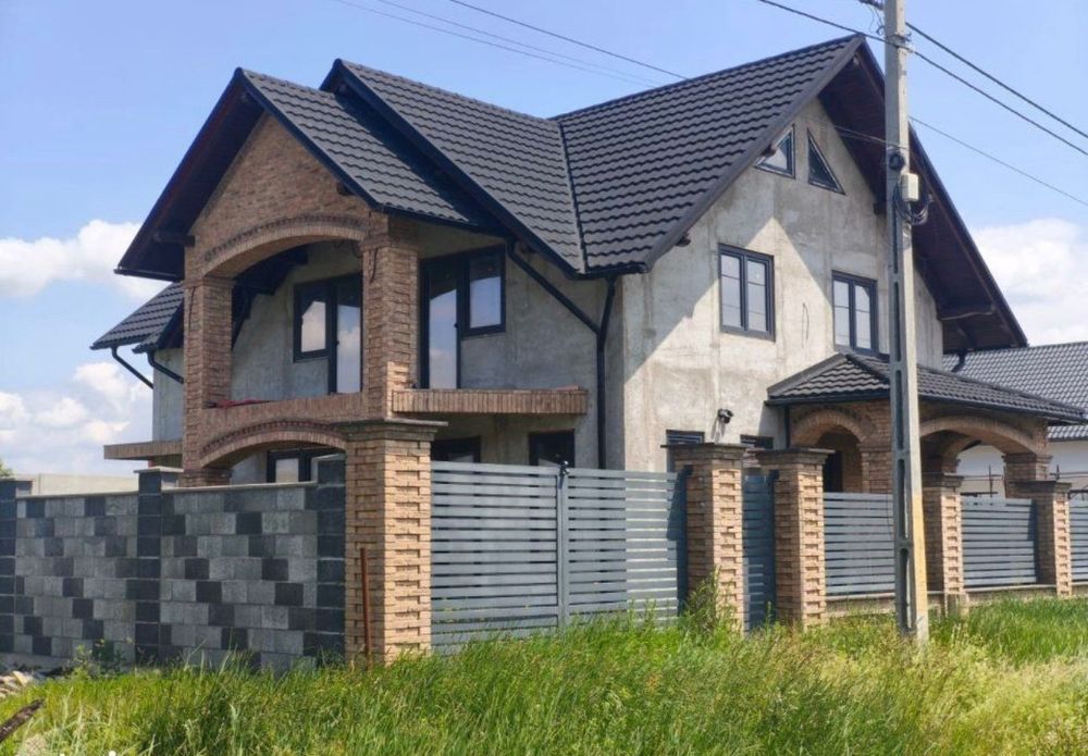 Vînd casa în radauți