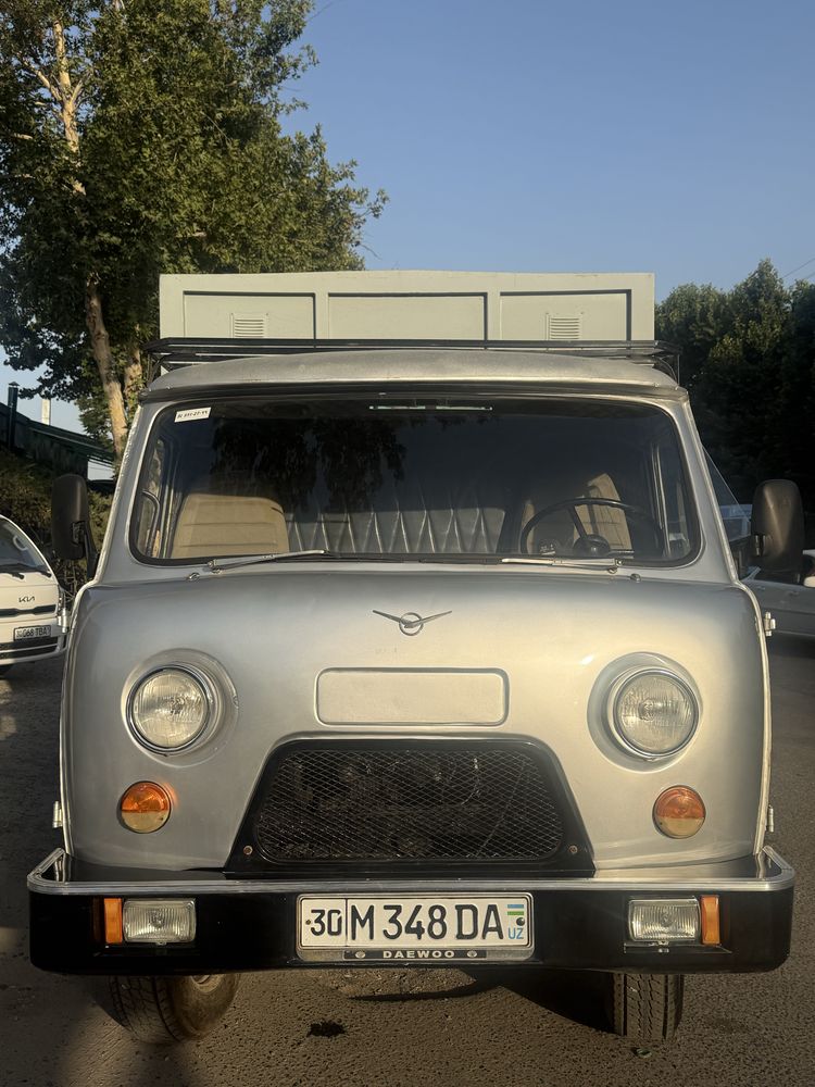 Uaz 452 yuk furgon,  1977 yili
