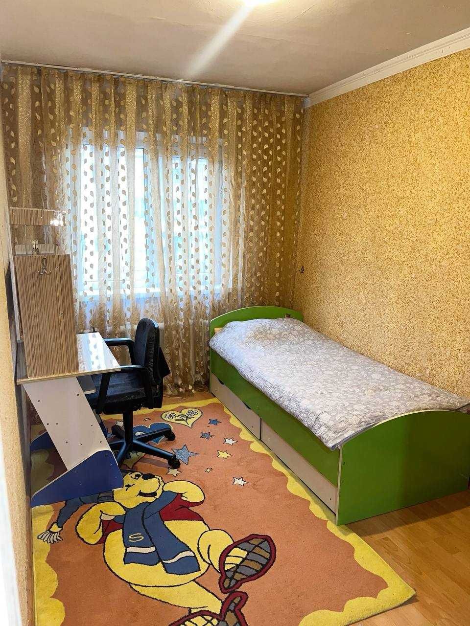 3-комнатная квартира, кирпичный дом, 4 этаж 3/4/4
На долгий срок.