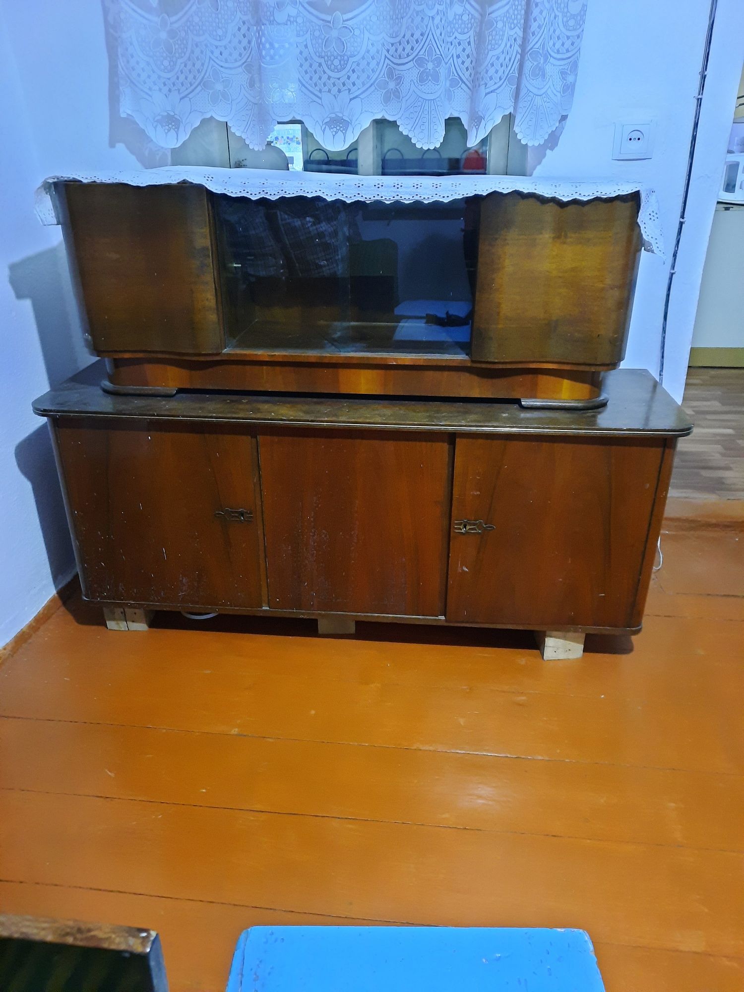 Продам сервант/ретро