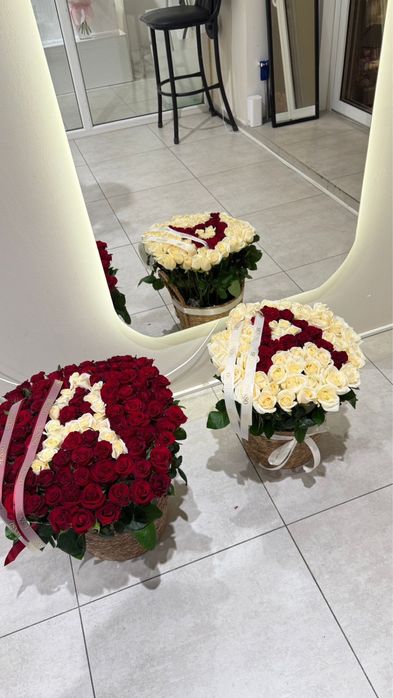 101 и 51 роза с иницалами первого имени