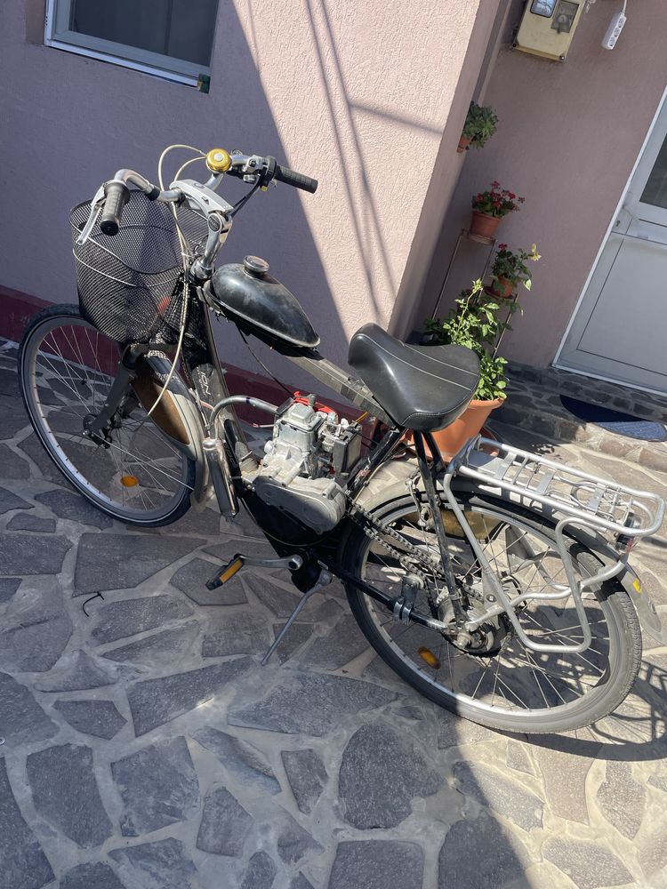 Vand bicicleta cu motor