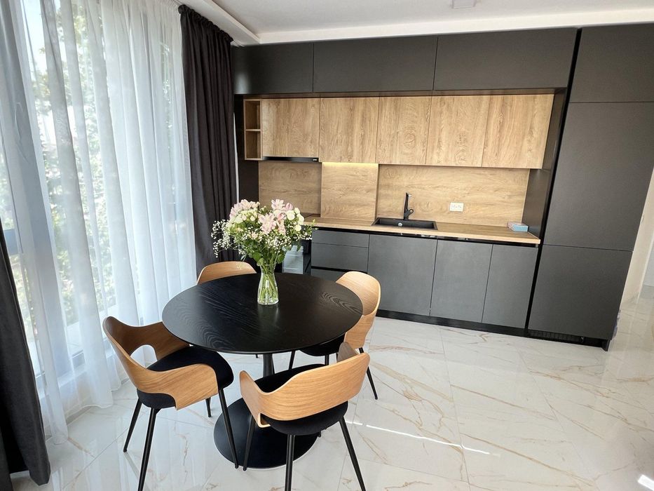 Дава се под наем Тристаен апартамент в Пловдив, Младежки Хълм - 95 кв.м за 900 € - Снимка #2