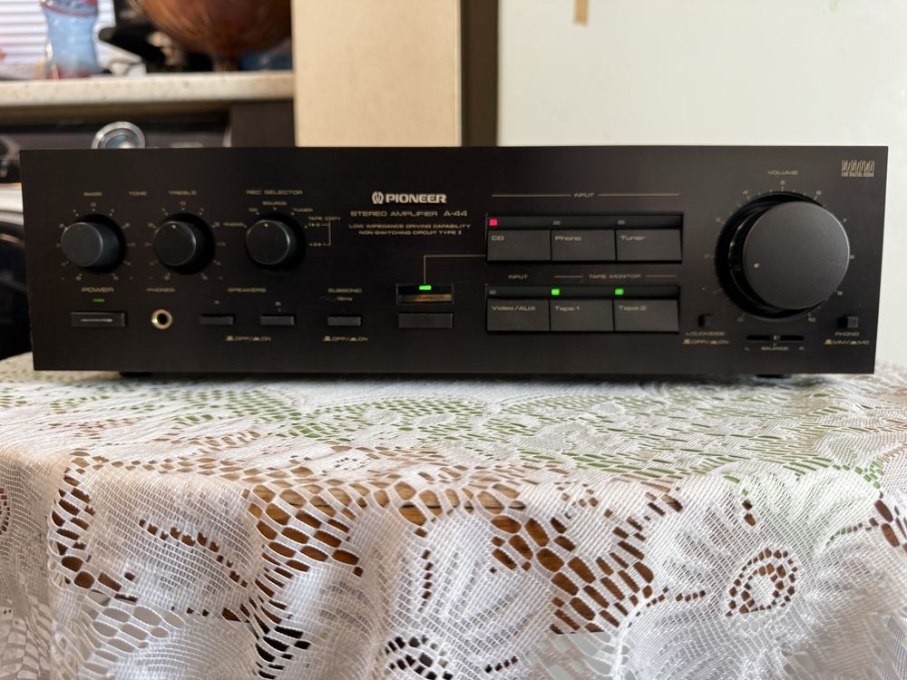 Pioneer A-44 стерео усилвател