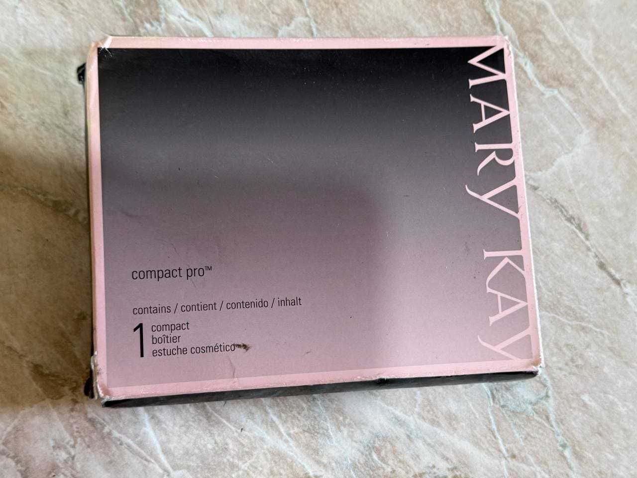 Mary Kay Большой и новый футляр для декоративной косметики