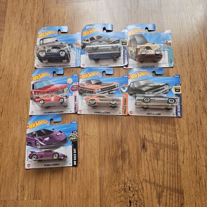 Hot Wheels колички.