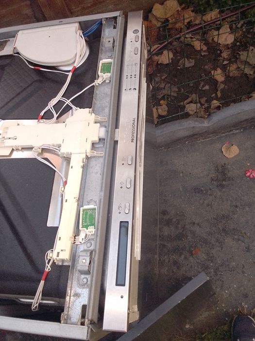 Vând mașina de spălat vase miele profesională