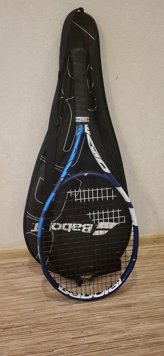 Продам тенисную ракетку