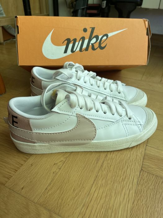 НОВИ NIKE Спортни обувки W BLAZER LOW '77 JUMBO р 43 28см